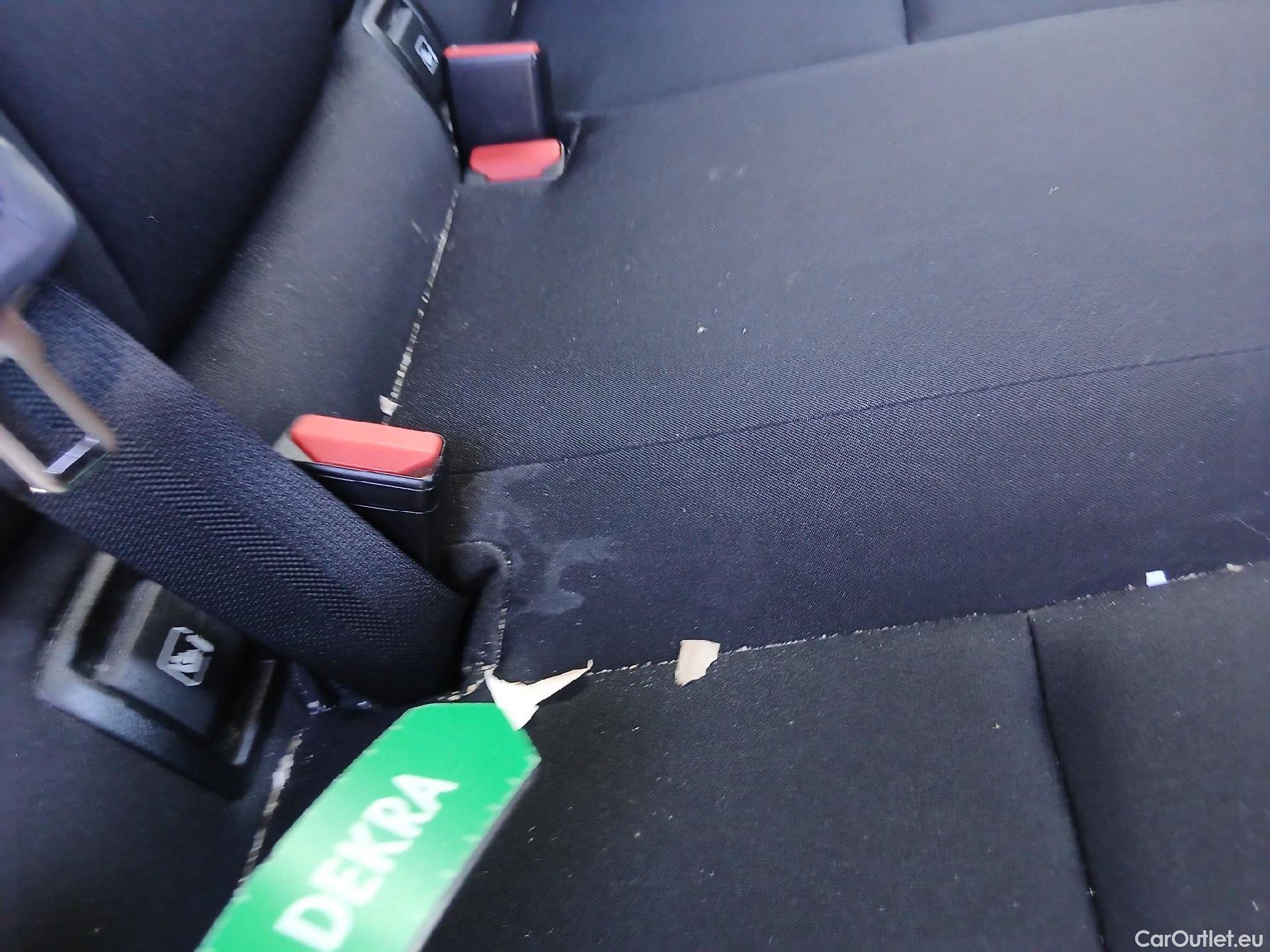  Renault  Clio RENAULT  / 2019 / 5P / berlina con portón Business Blue dCi (100CV) #26