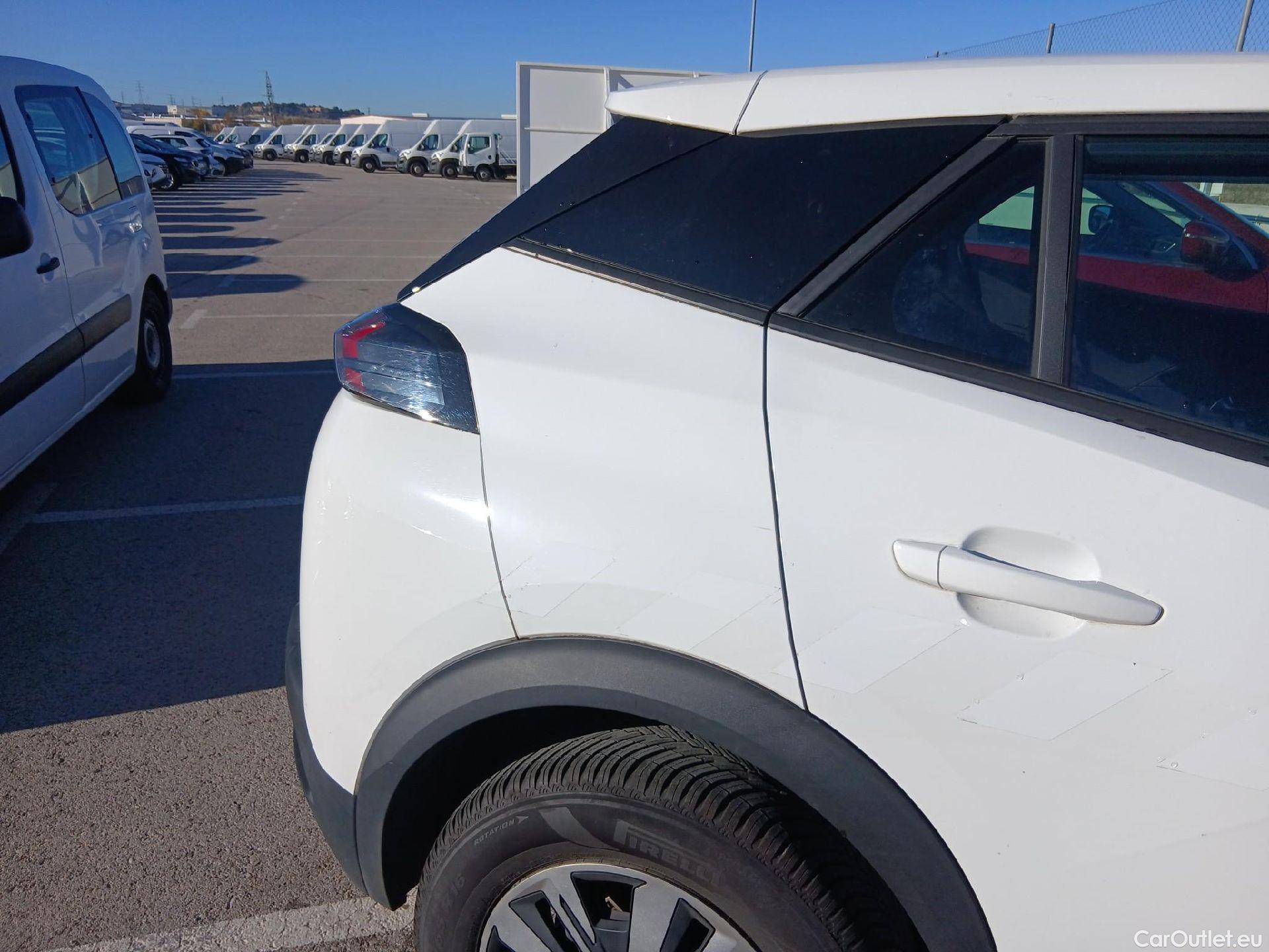  Peugeot  2008 PEUGEOT  / 2019 / 5P / todoterreno Active BlueHDI 81kW (110CV) #27