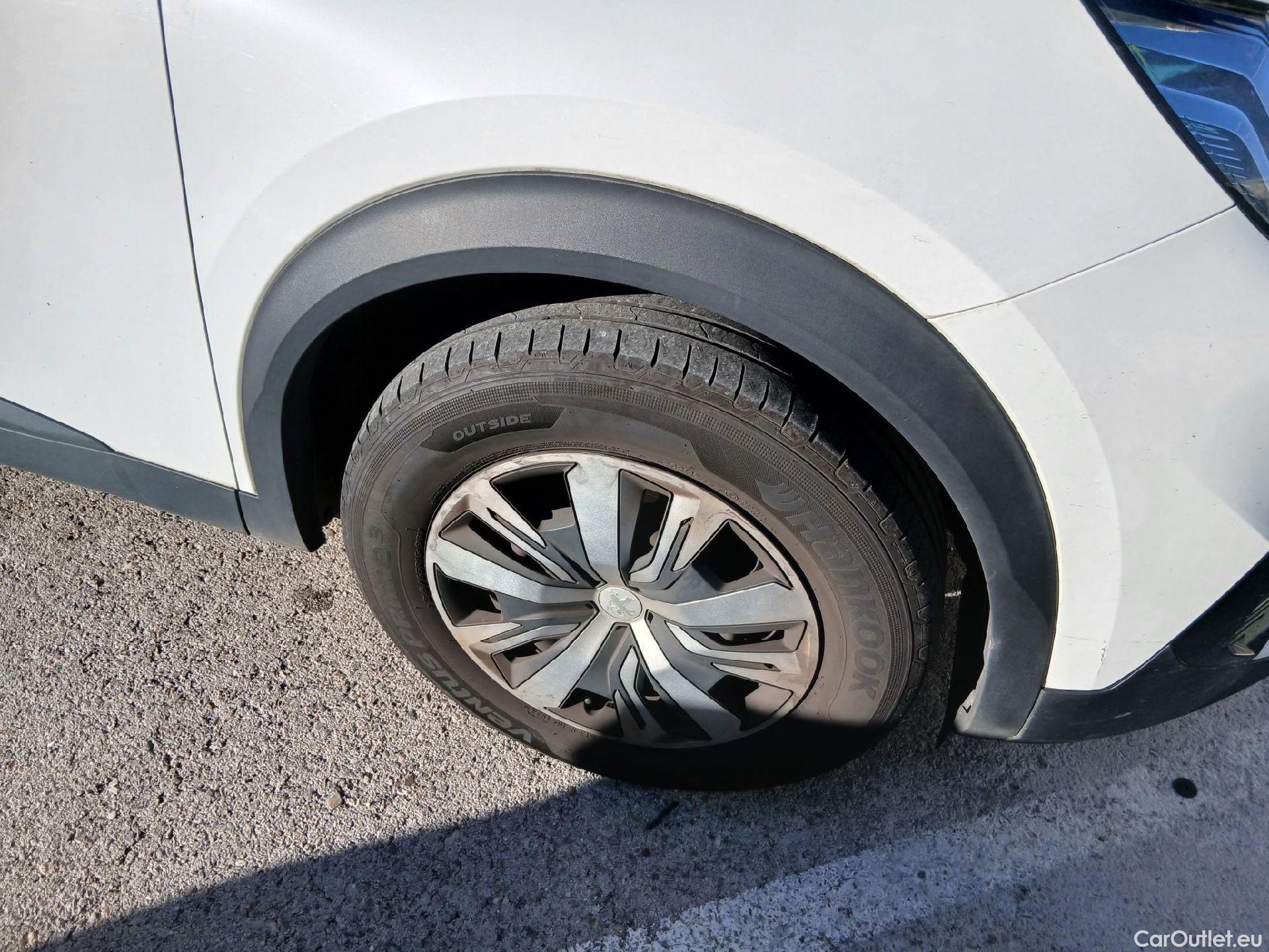  Peugeot  2008 PEUGEOT  / 2019 / 5P / todoterreno Active BlueHDI 81kW (110CV) #32