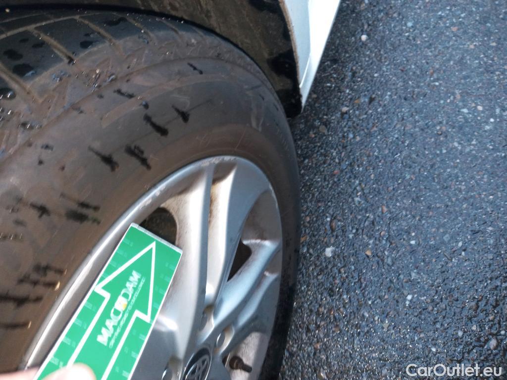  Toyota  Yaris TOYOTA  / 2020 / 5P / berlina con portón 1.5 120H Business Plus #23