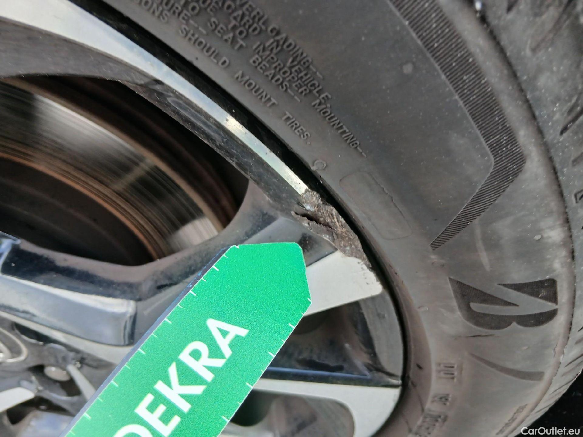  Toyota  C-HR TOYOTA  / 2016 / 5P / todoterreno 1.8 125H Advance (CX) #4