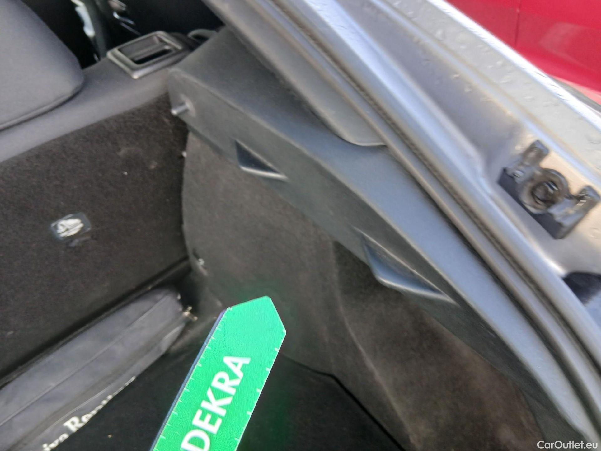  Toyota  C-HR TOYOTA  / 2016 / 5P / todoterreno 1.8 125H Advance (CX) #9