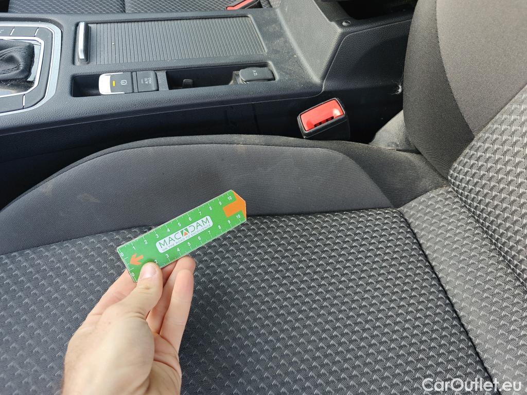  Volkswagen  Passat VOLKSWAGEN  / 2019 / 4P / sedán Business 2.0 TDI 90kW (122CV) DSG #30