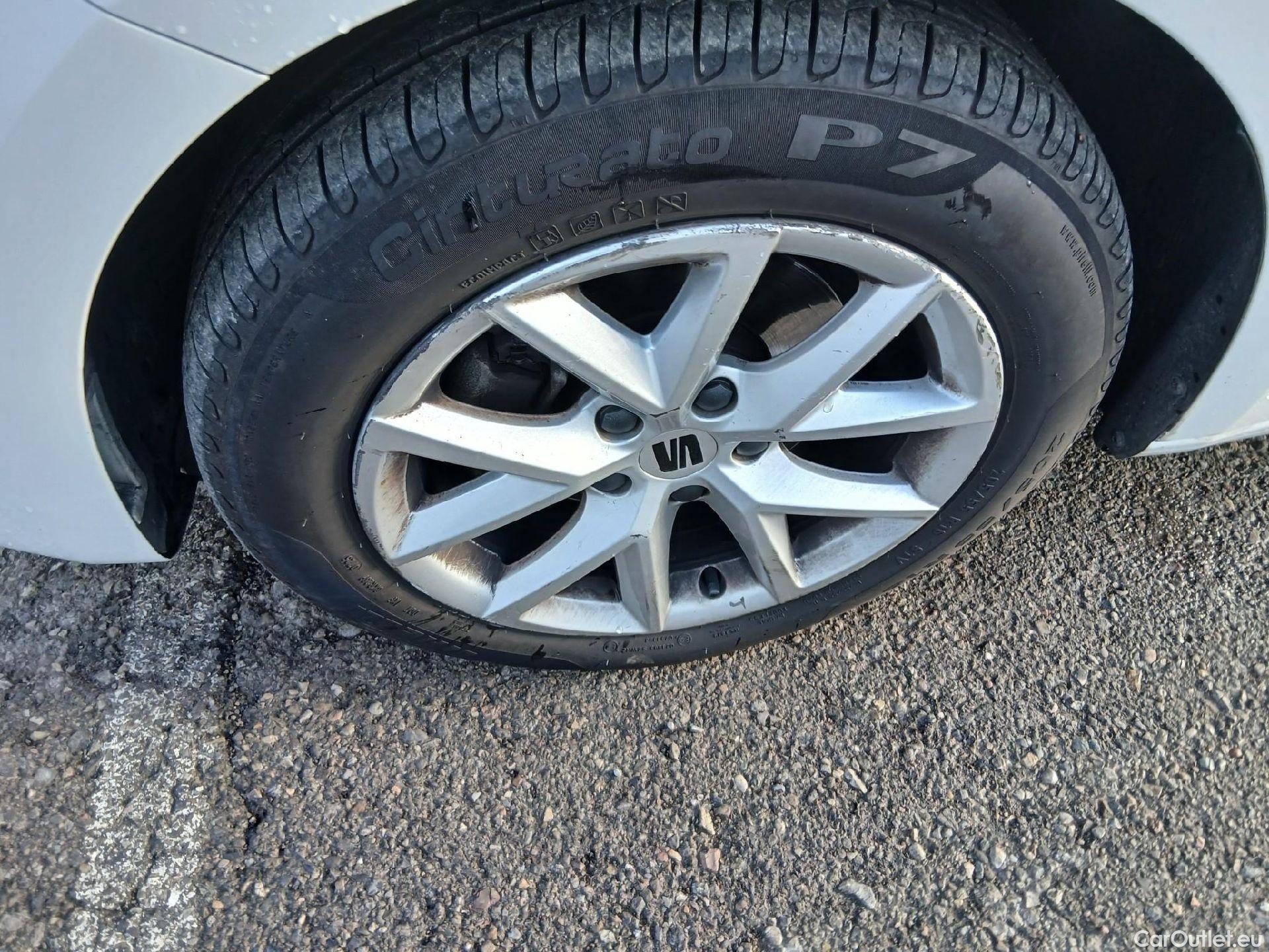  Land Rover  Discovery SEAT Nuevo León / 2020 / 5P / berlina con portón 2.0 TDI 85kW S&S Style Go (AC3) #4