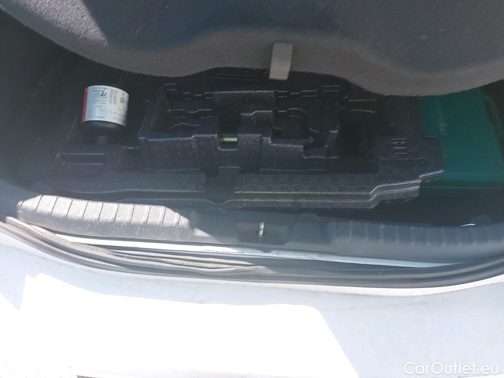  Toyota  Corolla TOYOTA  1.8 125H ACTIVE TECH E-CVT #41