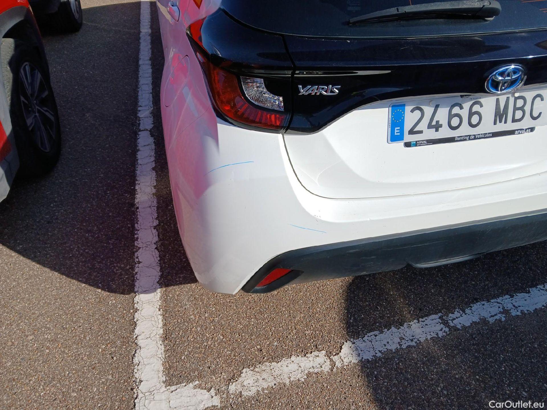  Toyota  Yaris TOYOTA  / 2020 / 5P / berlina con portón 1.5 120H Business Plus #9