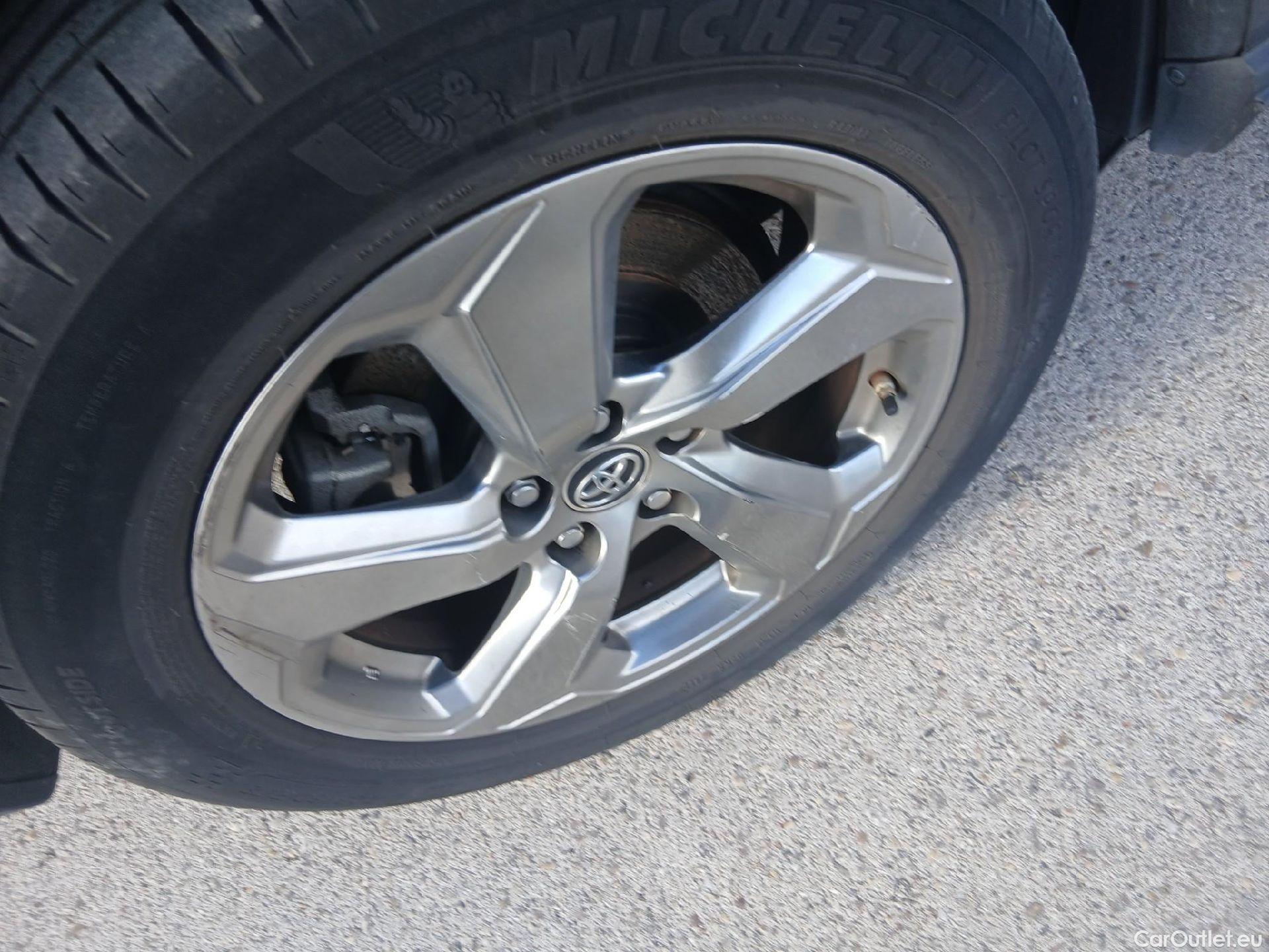  Toyota  RAV4 TOYOTA  / 2018 / 5P / todoterreno 2.5l Luxury 4WD #19