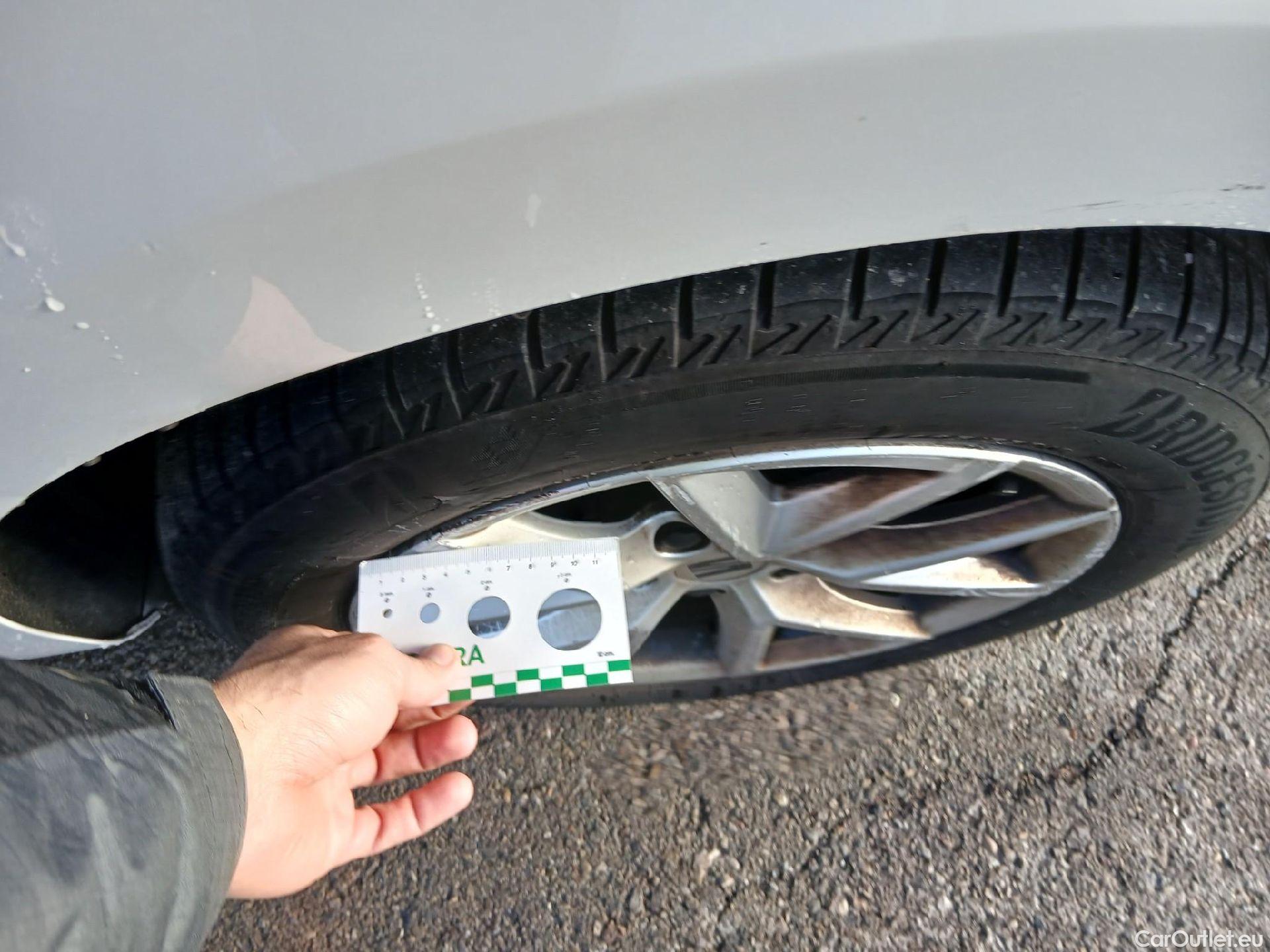  Land Rover  Discovery SEAT Nuevo León / 2020 / 5P / berlina con portón 2.0 TDI 85kW S&S Style Go (AC3) #8