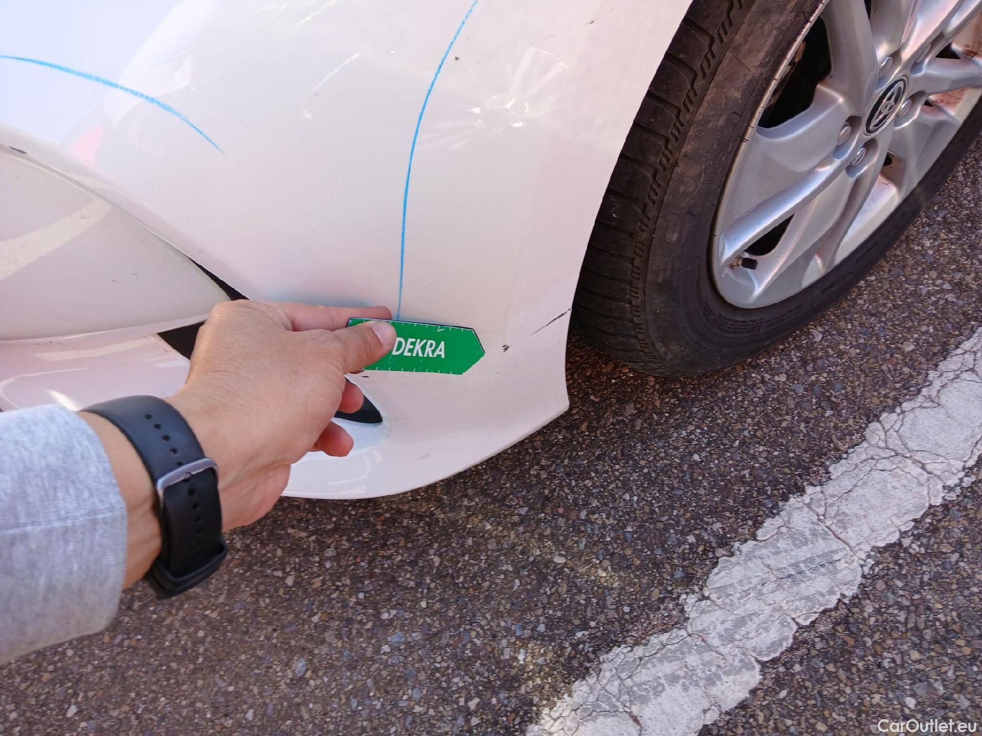  Toyota  Yaris TOYOTA  / 2020 / 5P / berlina con portón 1.5 120H Business Plus #5