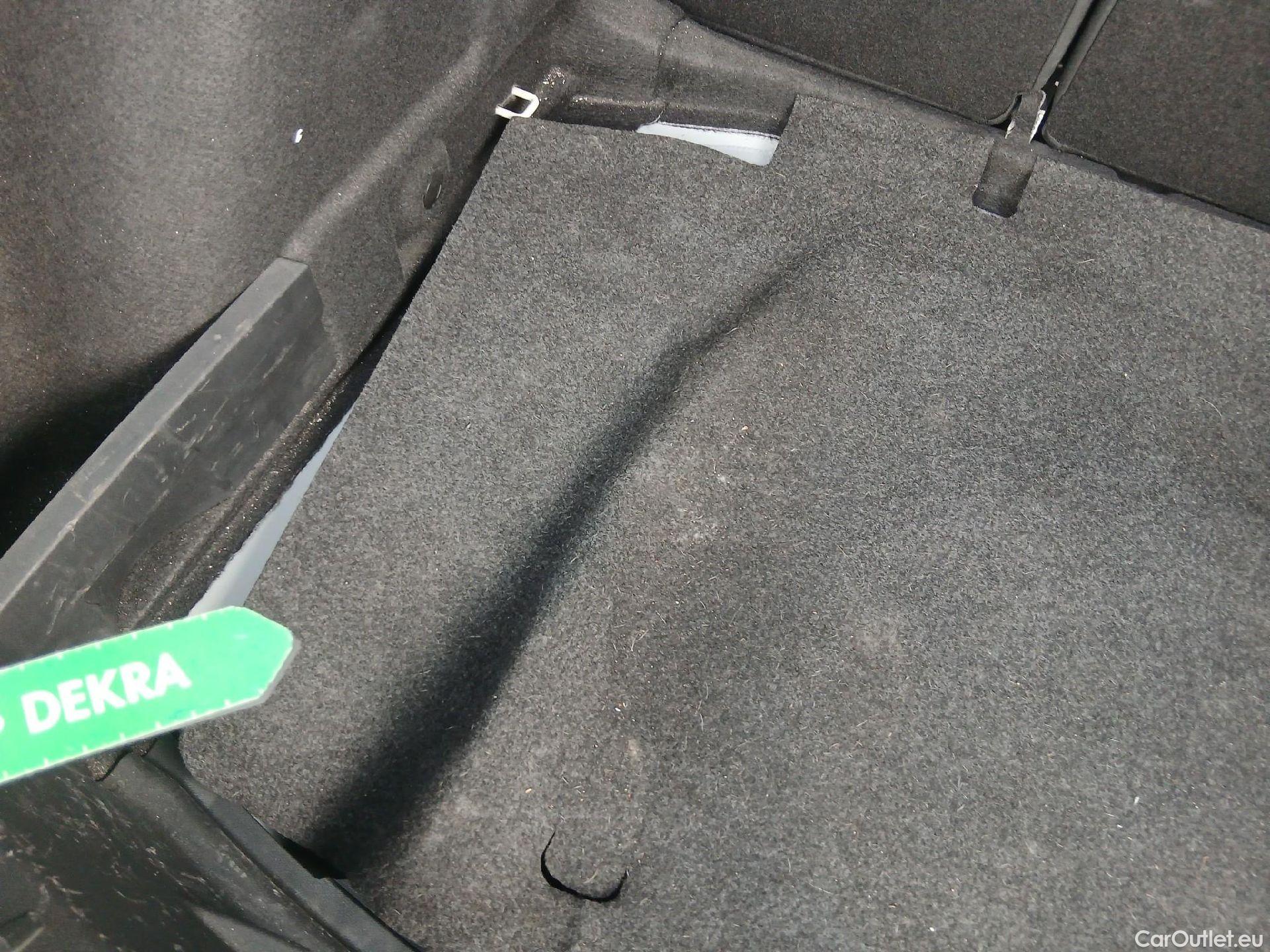  Land Rover  Discovery SEAT Nuevo León / 2020 / 5P / berlina con portón 2.0 TDI 85kW S&S Style Go(SP) #4