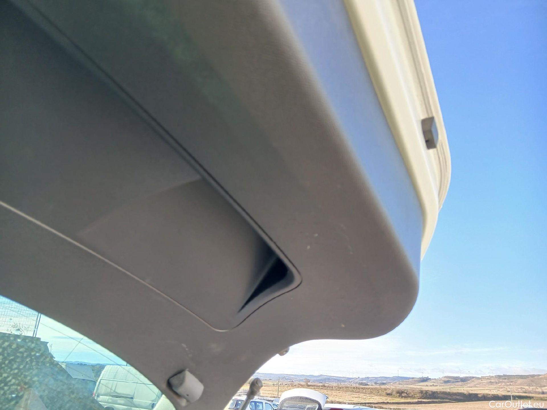  Land Rover  Discovery SEAT Nuevo León / 2020 / 5P / berlina con portón 2.0 TDI 85kW S&S Style Go (AC3) #20