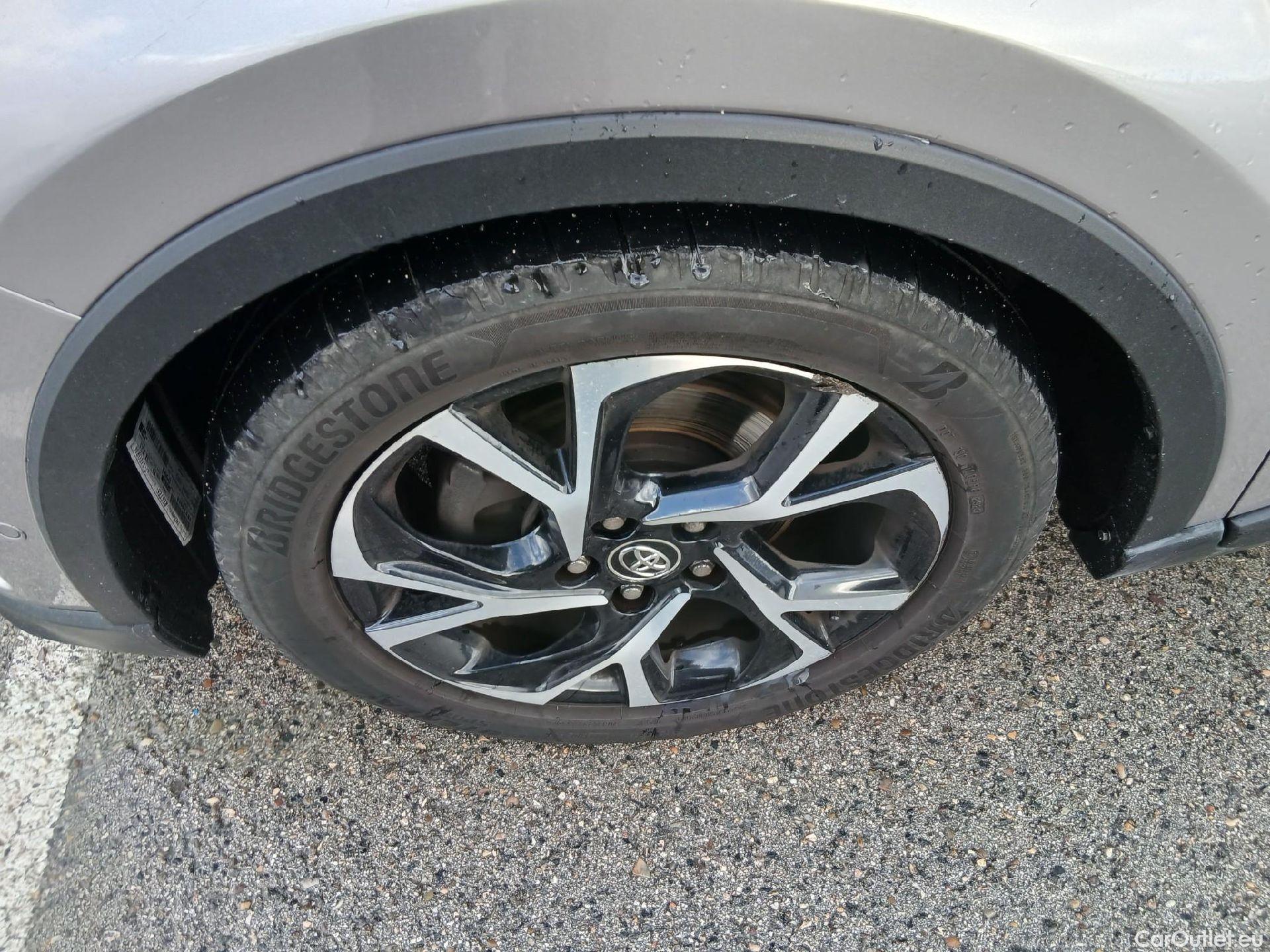  Toyota  C-HR TOYOTA  / 2016 / 5P / todoterreno 1.8 125H Advance (CX) #5