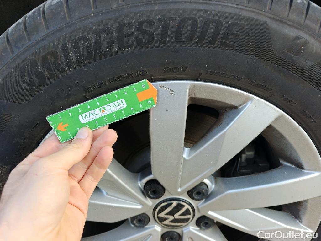  Volkswagen  Passat VOLKSWAGEN  / 2019 / 4P / sedán Business 2.0 TDI 90kW (122CV) DSG #43