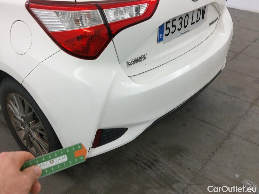  Toyota  Yaris TOYOTA  / 2017 / 5P / berlina con portón 1.5 100H Active #14