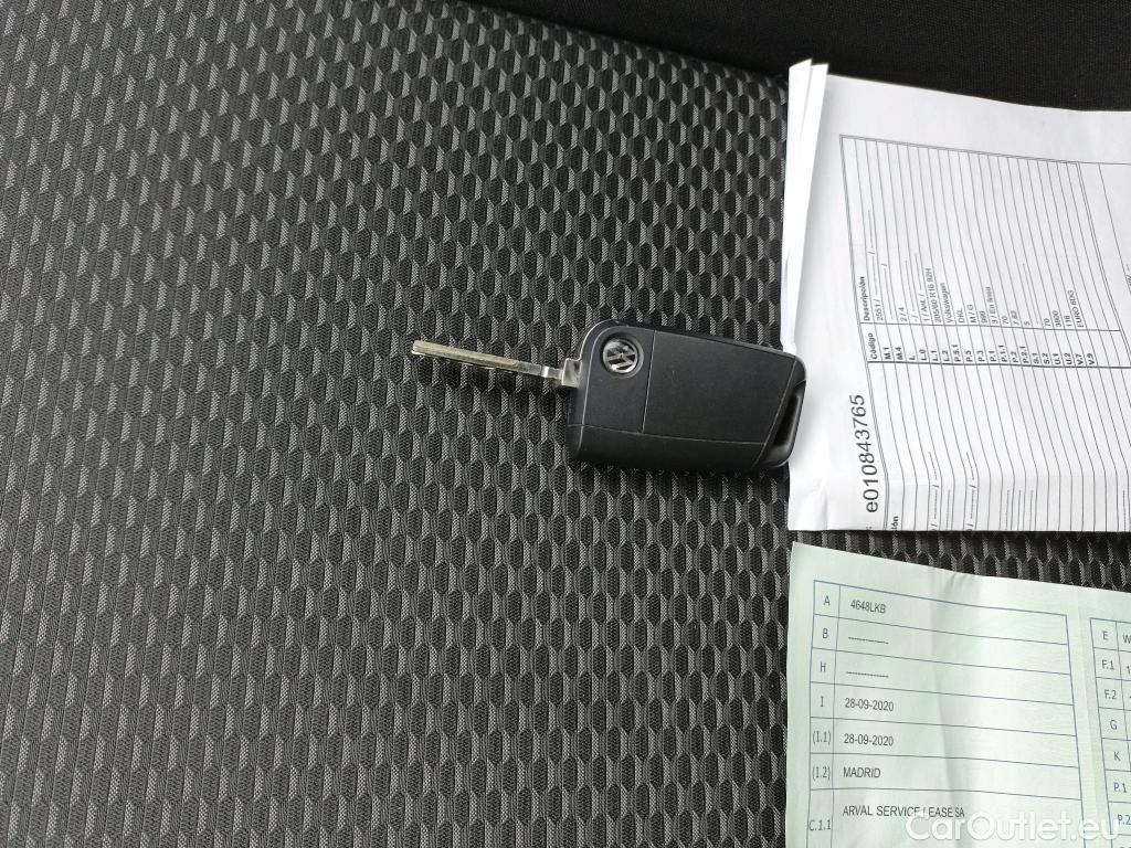  Volkswagen  T-CROSS VOLKSWAGEN  / 2018 / 5P / todoterreno Edition 1.0 TSI 70kW (95CV) #2