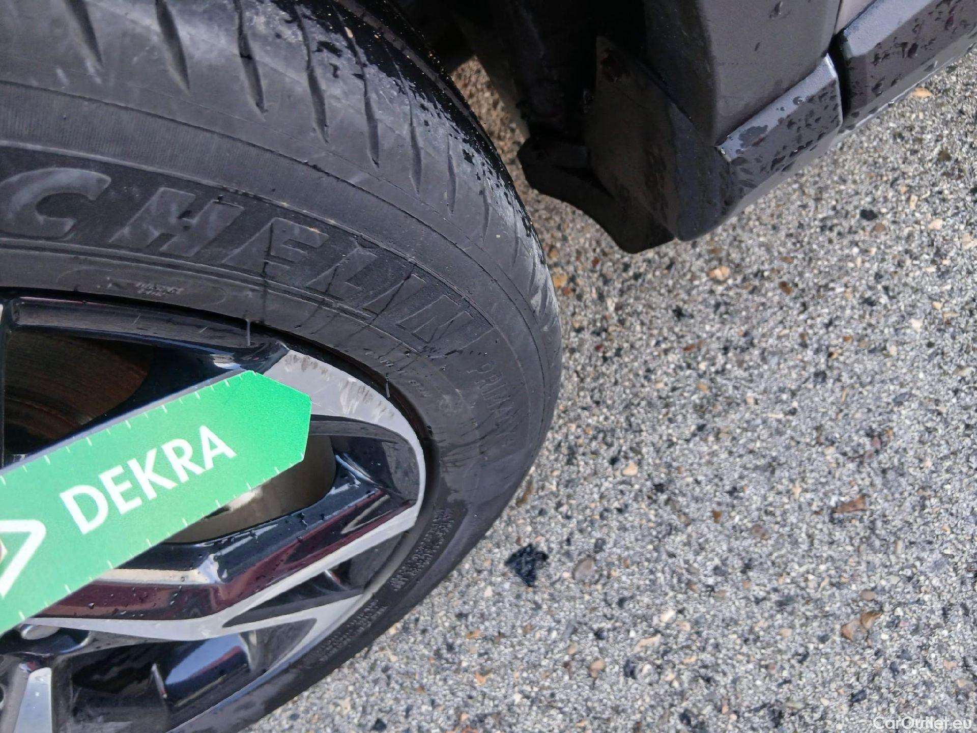  Toyota  C-HR TOYOTA  / 2016 / 5P / todoterreno 1.8 125H Advance (CX) #10