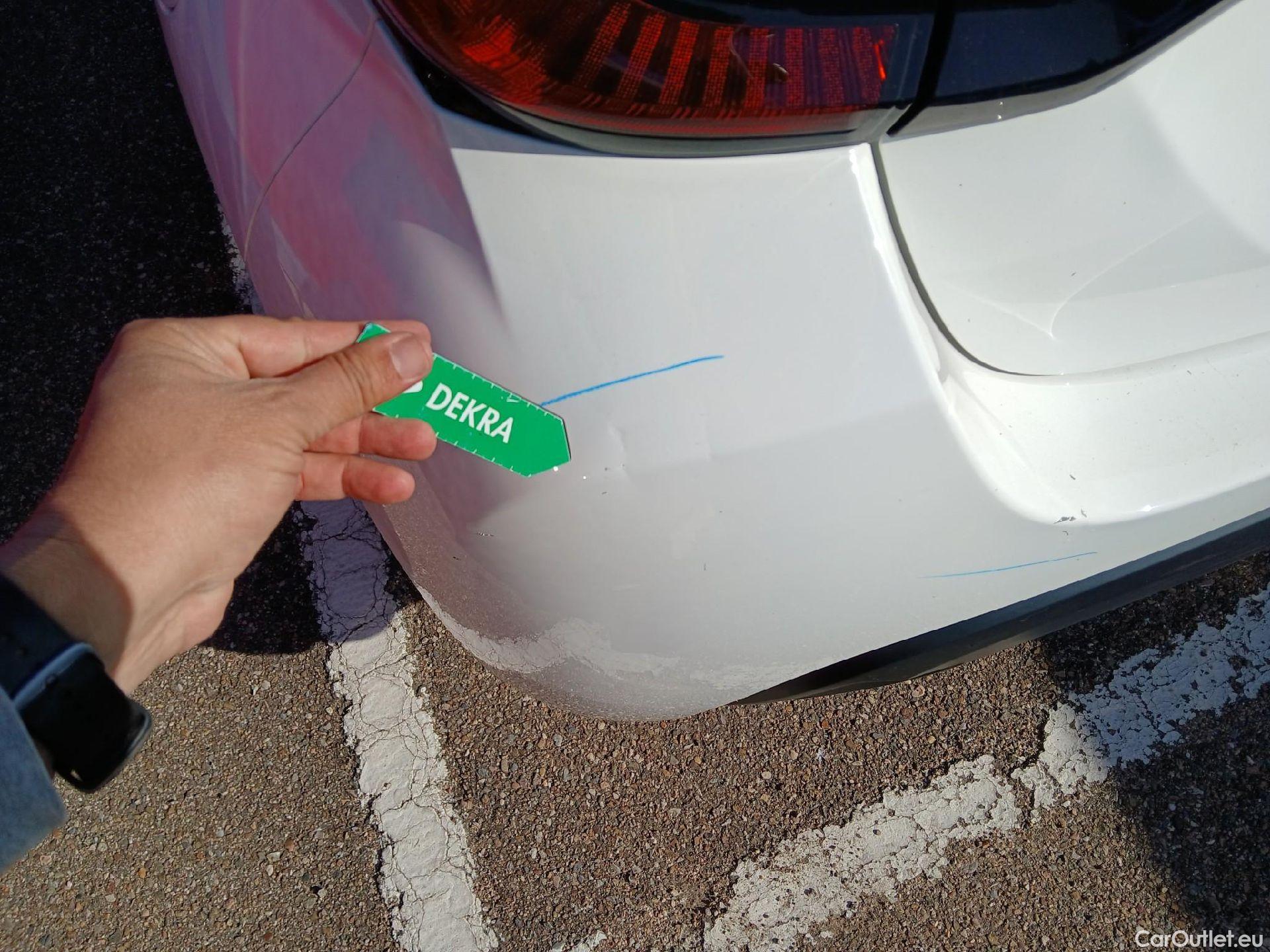  Toyota  Yaris TOYOTA  / 2020 / 5P / berlina con portón 1.5 120H Business Plus #10