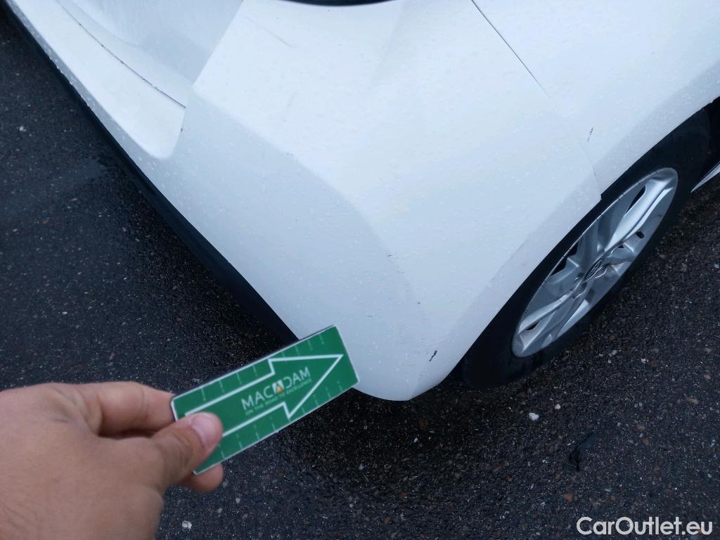  Toyota  Yaris TOYOTA  / 2020 / 5P / berlina con portón 1.5 120H Business Plus #35