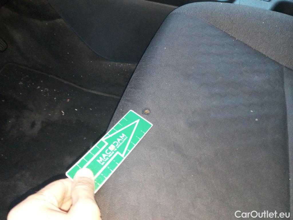  Toyota  Yaris TOYOTA  / 2020 / 5P / berlina con portón 1.5 120H Business Plus #12