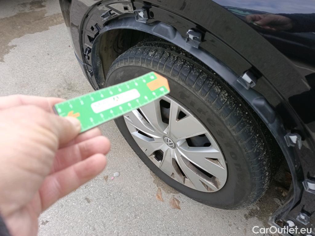  Volkswagen  T-CROSS VOLKSWAGEN  / 2018 / 5P / todoterreno Edition 1.0 TSI 70kW (95CV) #8