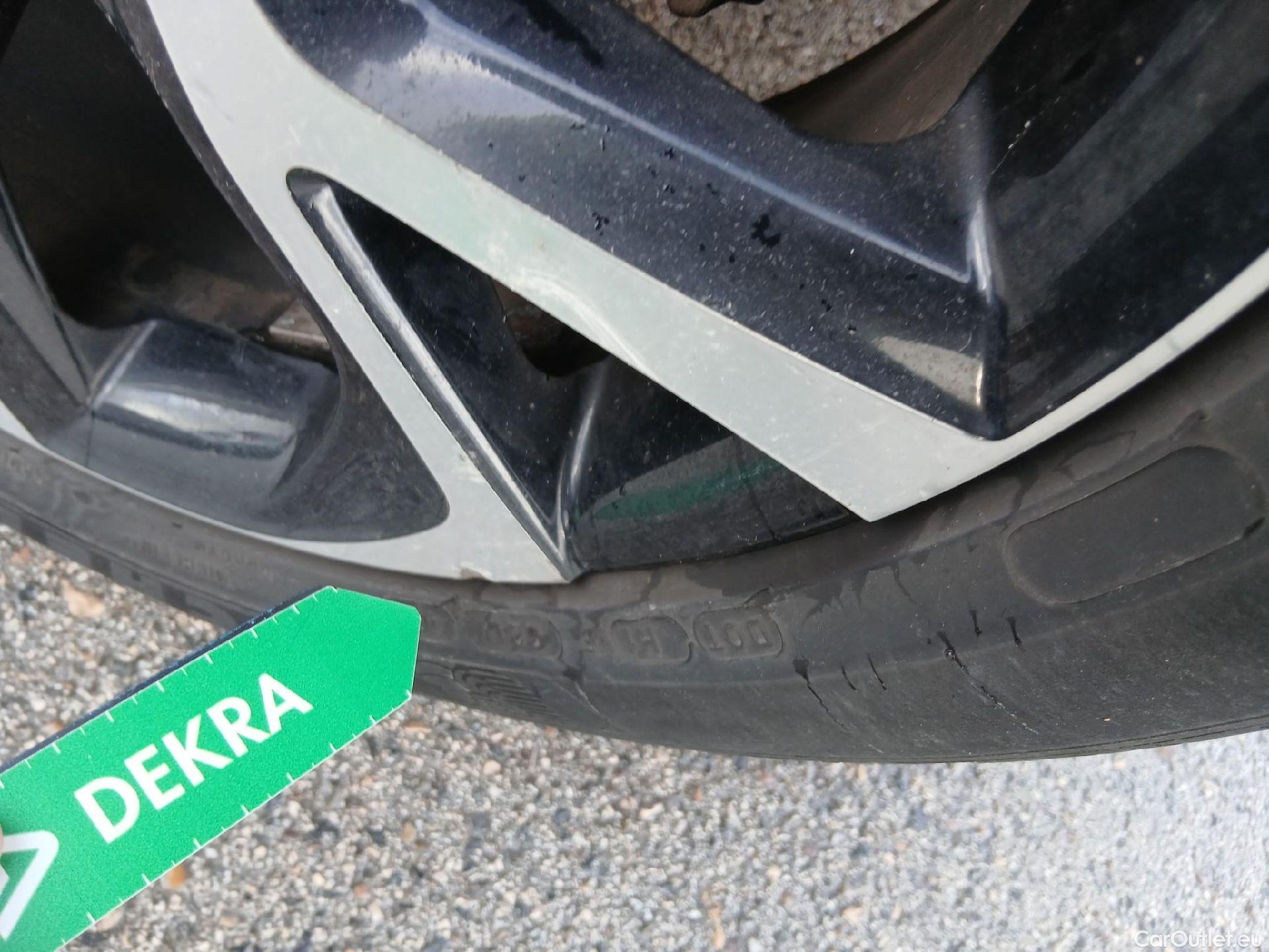  Toyota  C-HR TOYOTA  / 2016 / 5P / todoterreno 1.8 125H Advance (CX) #7