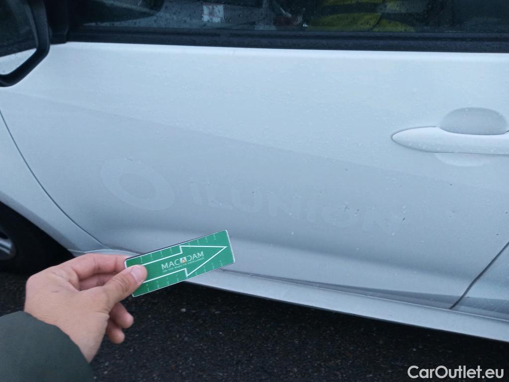  Toyota  Yaris TOYOTA  / 2020 / 5P / berlina con portón 1.5 120H Business Plus #30