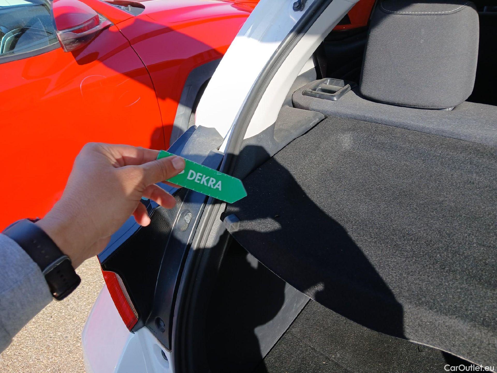  Toyota  Yaris TOYOTA  / 2020 / 5P / berlina con portón 1.5 120H Business Plus #1