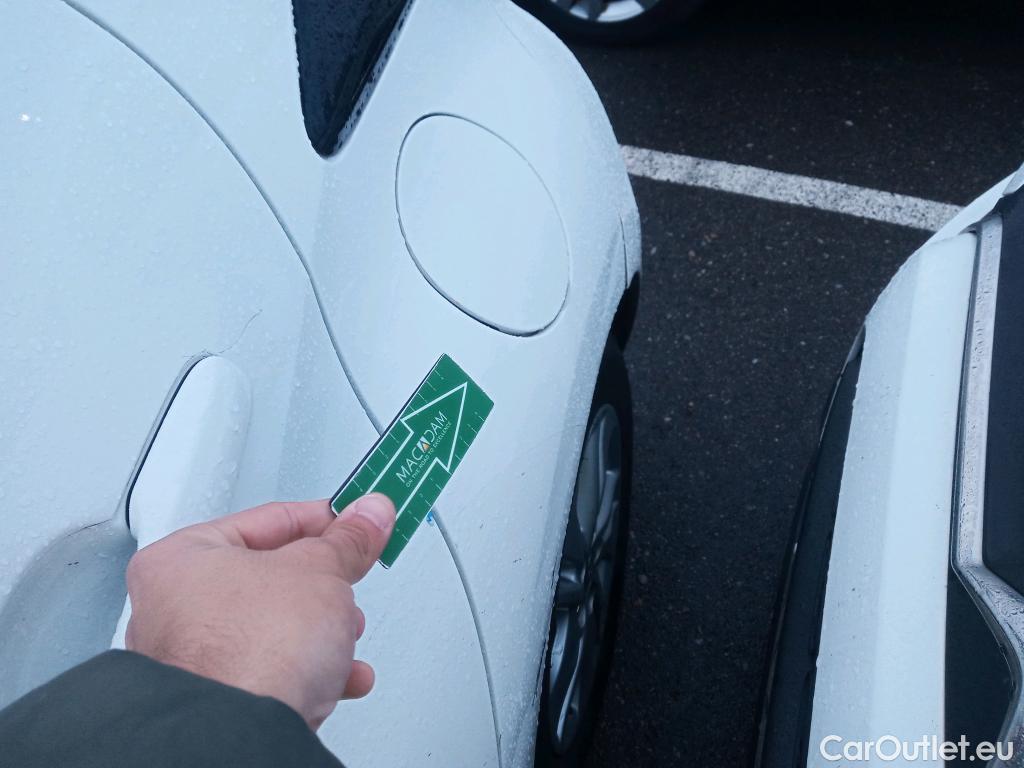  Toyota  Yaris TOYOTA  / 2020 / 5P / berlina con portón 1.5 120H Business Plus #2