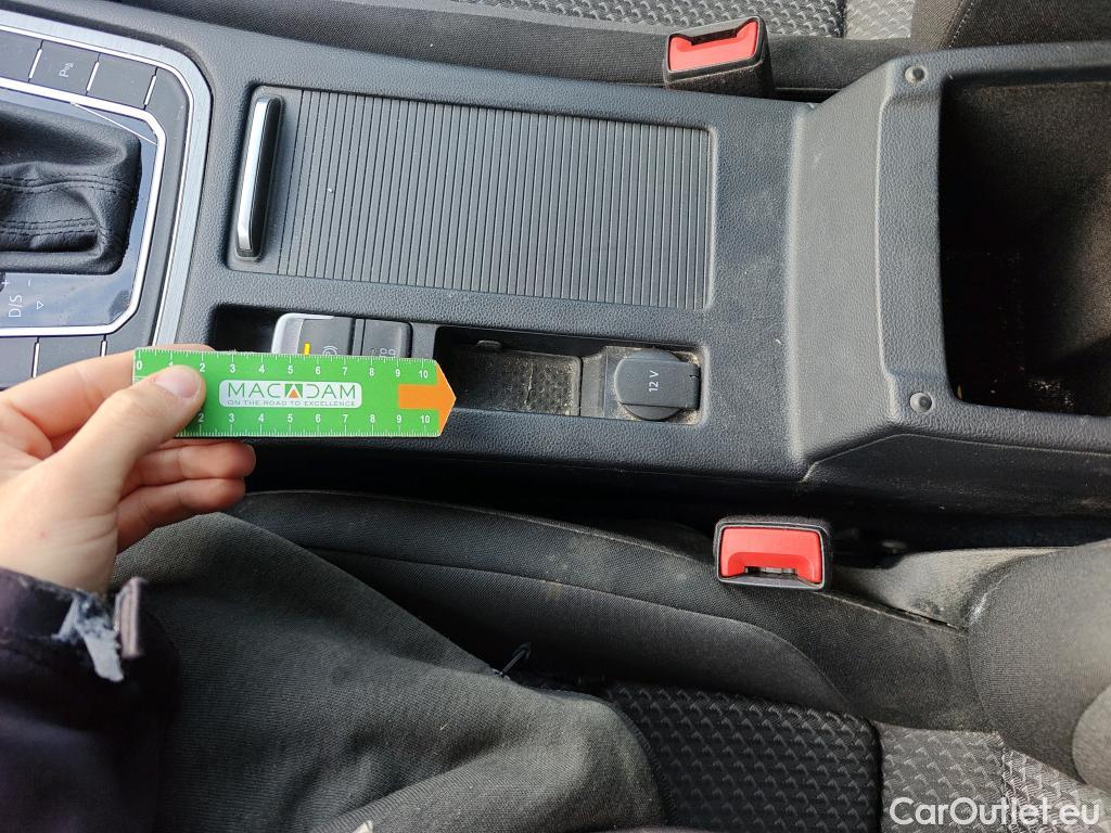  Volkswagen  Passat VOLKSWAGEN  / 2019 / 4P / sedán Business 2.0 TDI 90kW (122CV) DSG #29