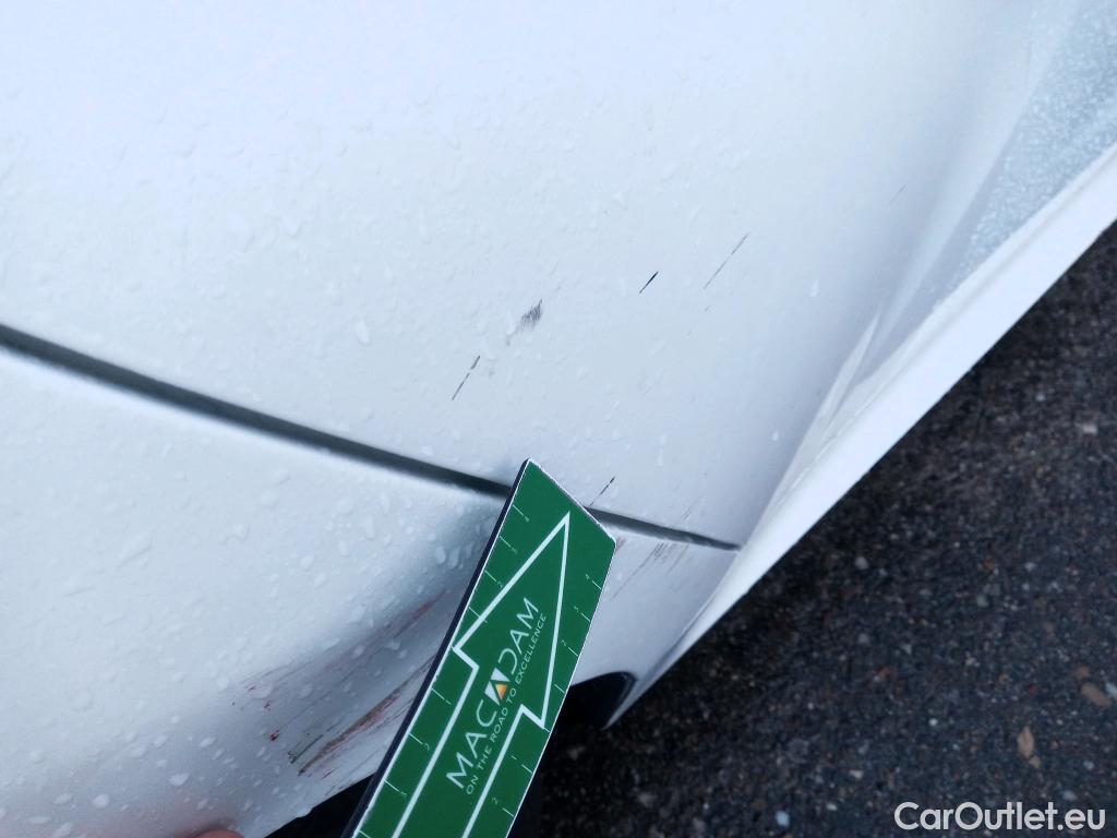  Toyota  Yaris TOYOTA  / 2020 / 5P / berlina con portón 1.5 120H Business Plus #33