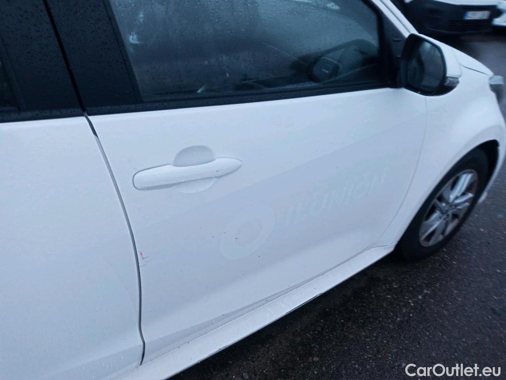  Toyota  Yaris TOYOTA  / 2020 / 5P / berlina con portón 1.5 120H Business Plus #7