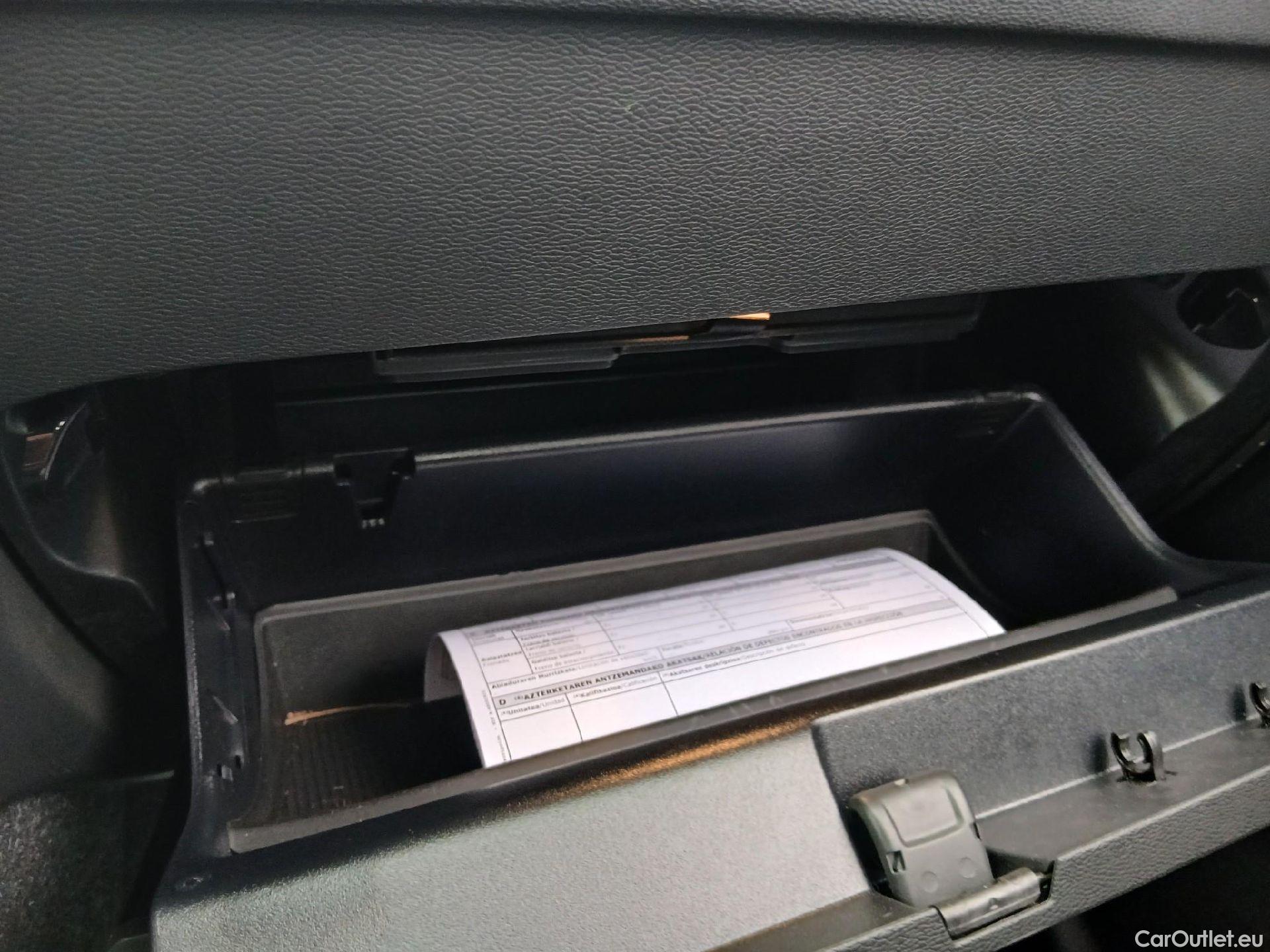  Volvo  XC 40 VOLVO XC40 / 2017 / 5P / todoterreno 1.5 T2 Momentum Pro #1