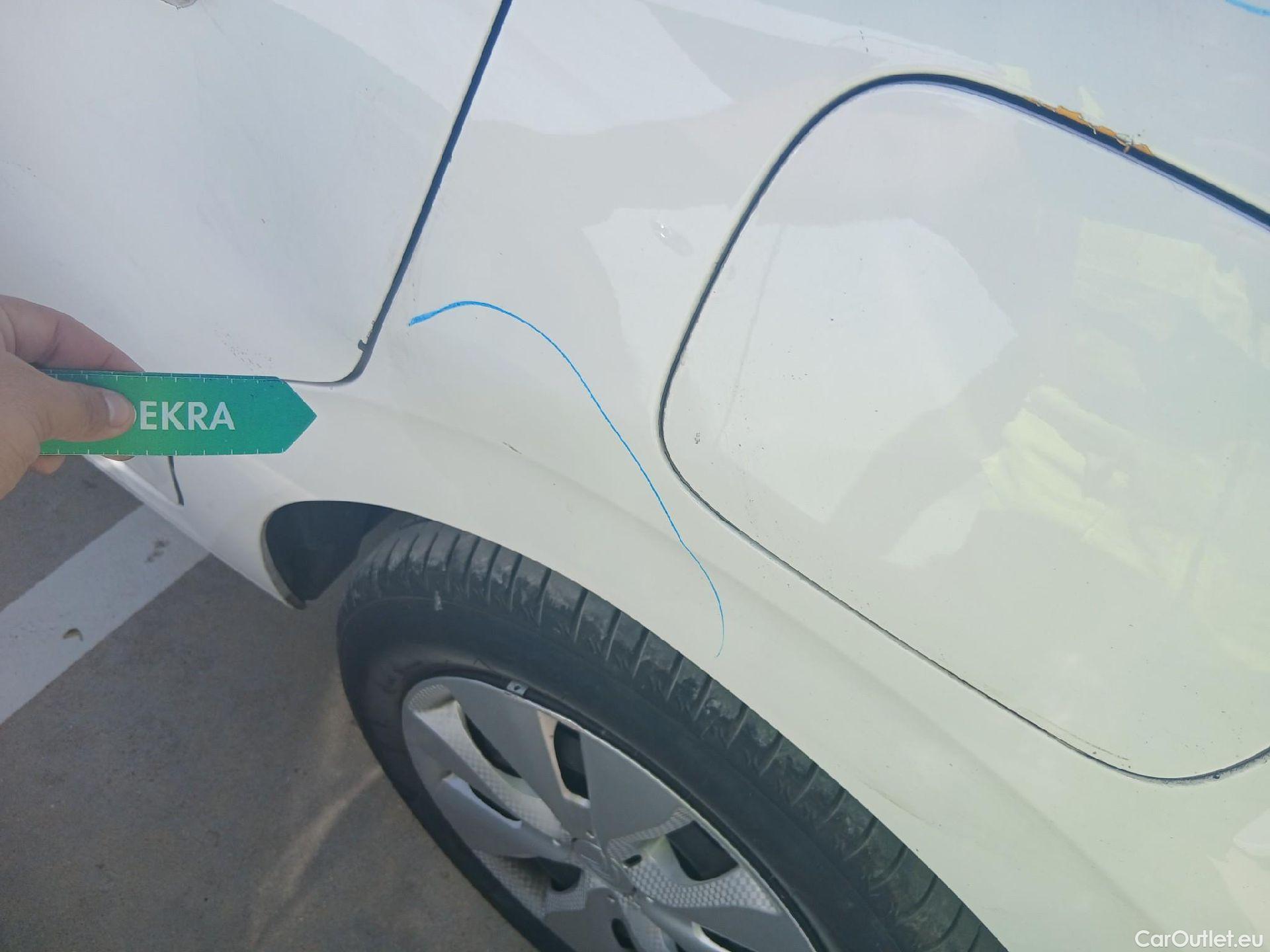  Citroen  C3 CITROEN  / 2016 / 5P / berlina comercial BlueHDi 73KW (100CV) S&S Comercial #25