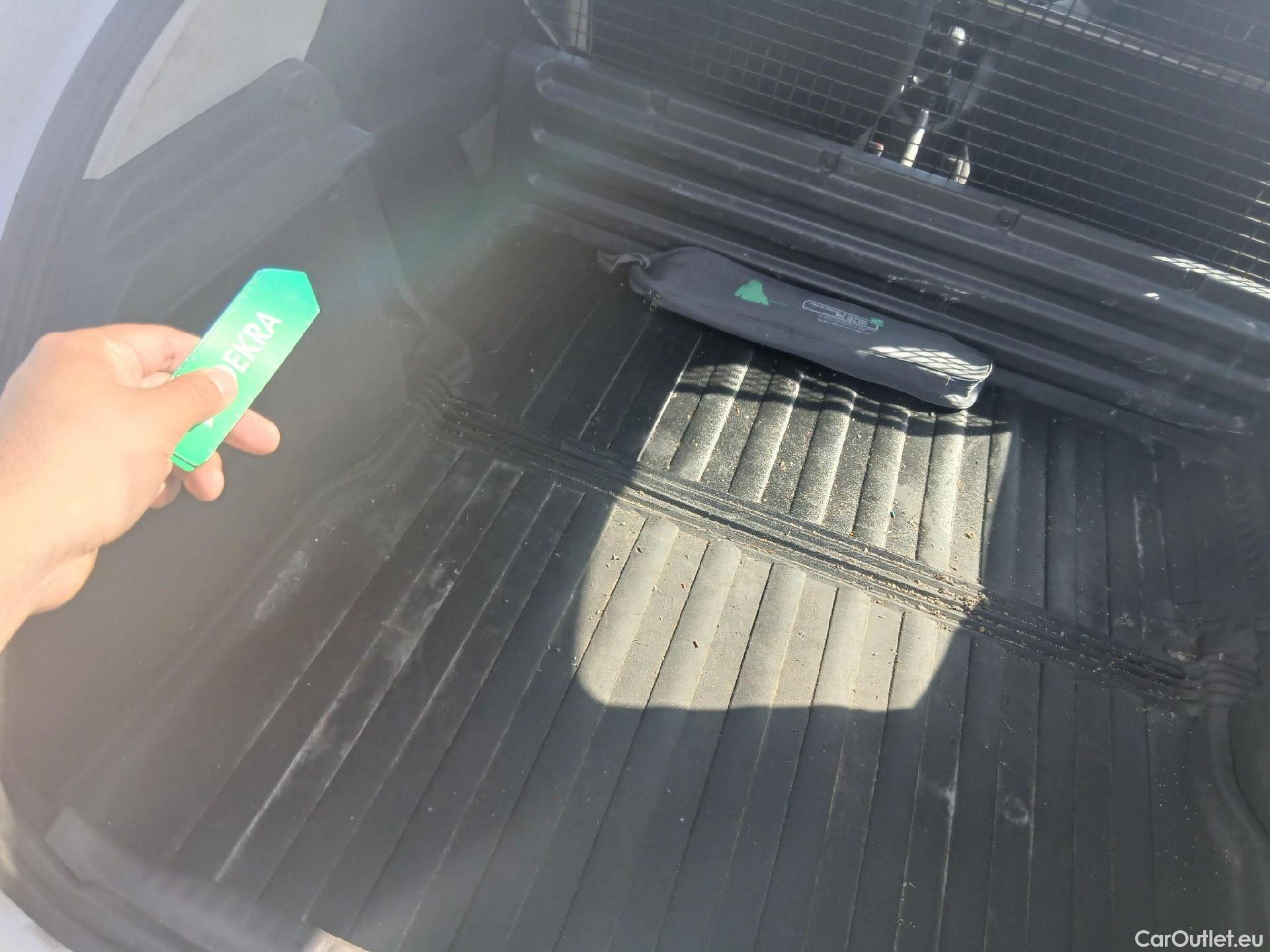  Citroen  C3 CITROEN  / 2016 / 5P / berlina comercial BlueHDi 73KW (100CV) S&S Comercial #3