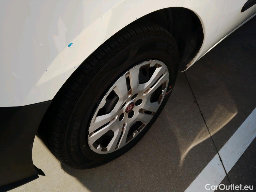  Fiat  Doblo FIAT Doblò Cargo/2015/4P/furgón derivado de turismo Cargo SX 1.6 Mjet 66kW (90CV) (AC) #30