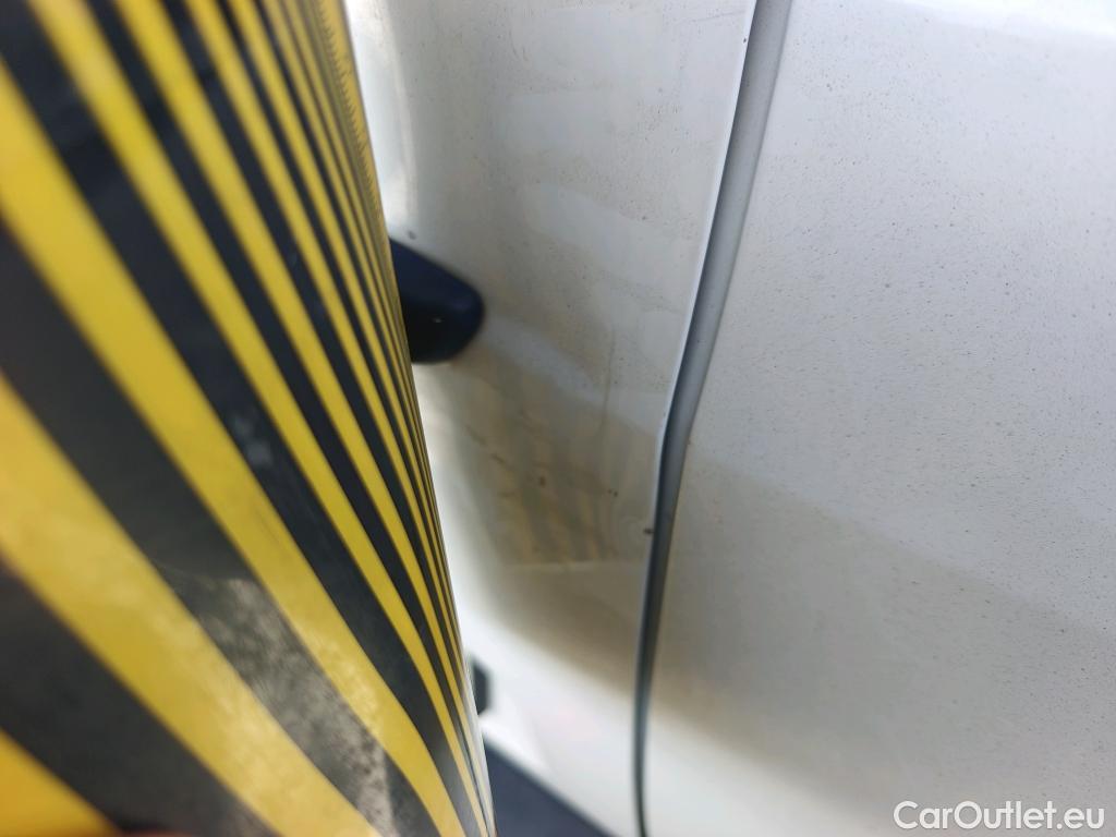  Citroen  Berlingo CITROEN  / 2018 / 4P / combi Talla M BlueHDi 100 LIVE (AC) #12