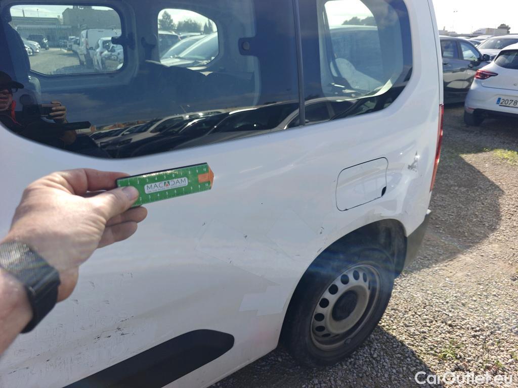  Citroen  Berlingo CITROEN  / 2018 / 4P / combi Talla M BlueHDi 100 LIVE (AC) #9