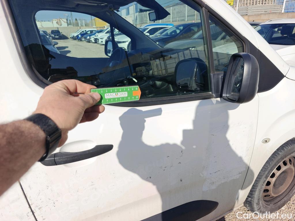  Citroen  Berlingo CITROEN  / 2018 / 4P / combi Talla M BlueHDi 100 LIVE (AC) #18