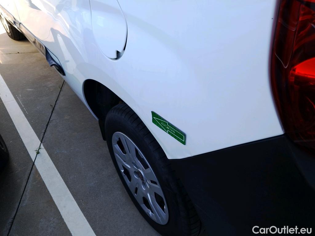  Fiat  Doblo FIAT Doblò Cargo/2015/4P/furgón derivado de turismo Cargo SX 1.6 Mjet 66kW (90CV) (AC) #34