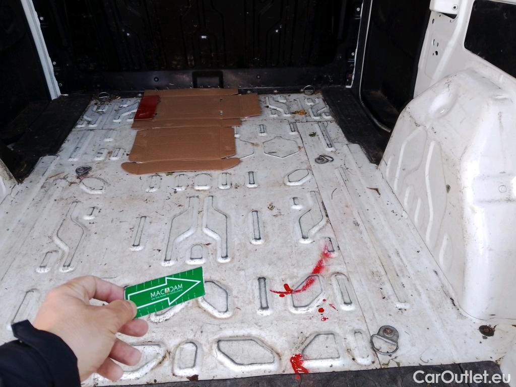  Fiat  Doblo FIAT Doblò Cargo/2015/4P/furgón derivado de turismo Cargo SX 1.6 Mjet 66kW (90CV) (AC) #21