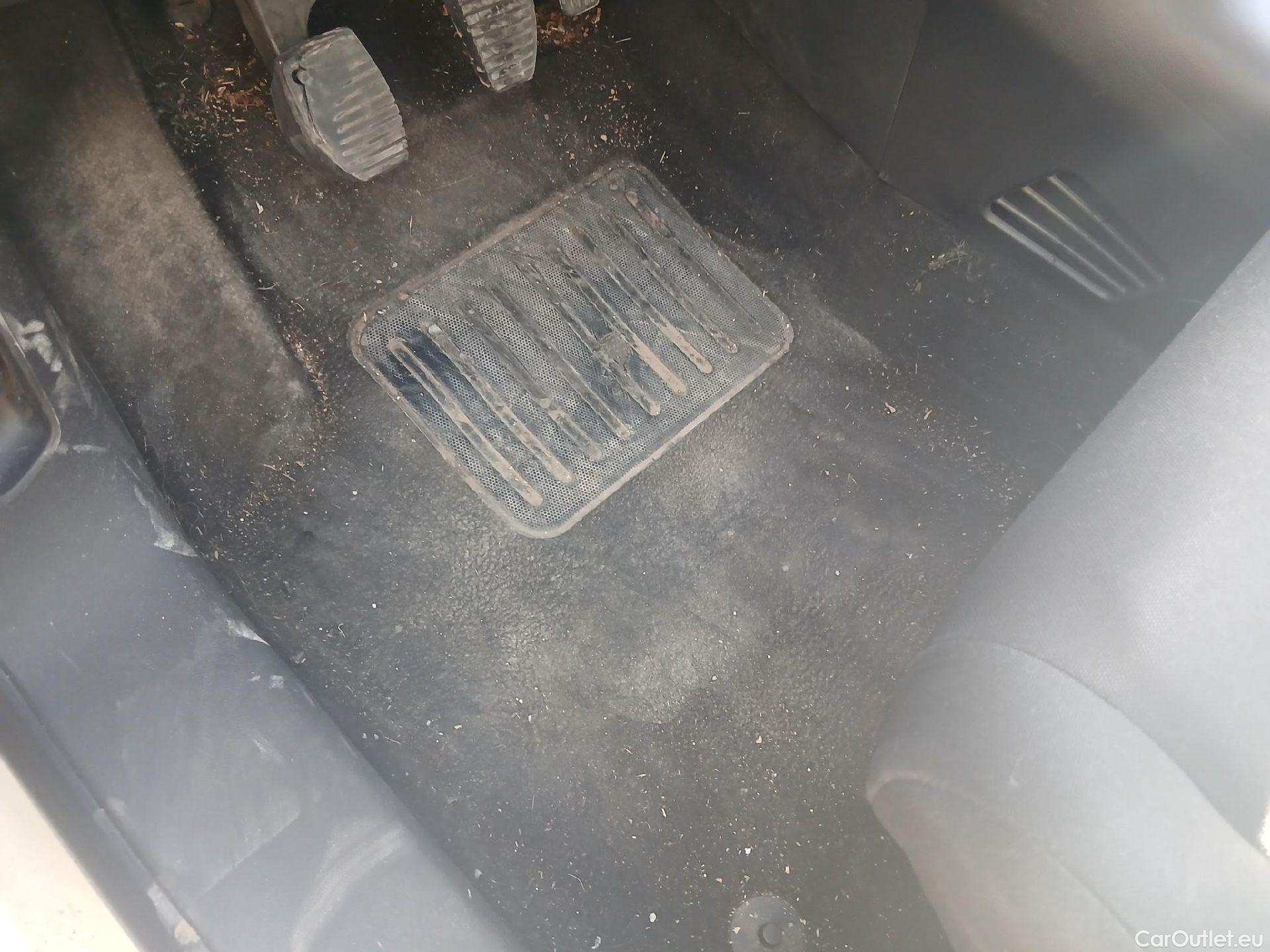  Citroen  C3 CITROEN  / 2016 / 5P / berlina comercial BlueHDi 73KW (100CV) S&S Comercial #8