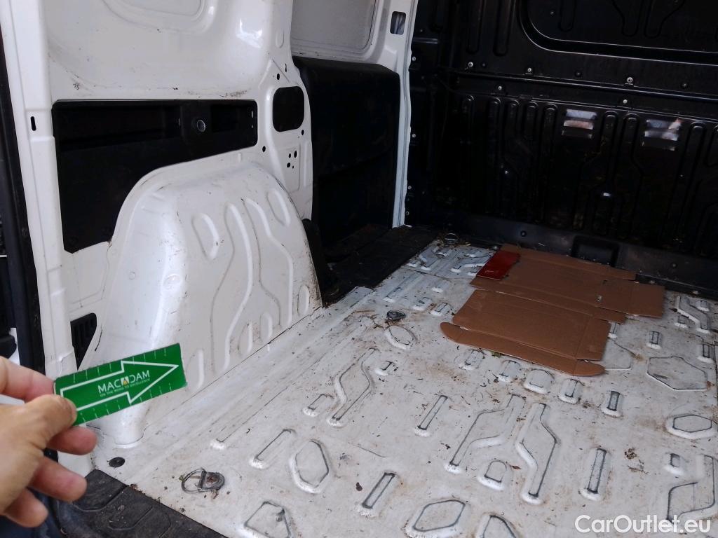  Fiat  Doblo FIAT Doblò Cargo/2015/4P/furgón derivado de turismo Cargo SX 1.6 Mjet 66kW (90CV) (AC) #20