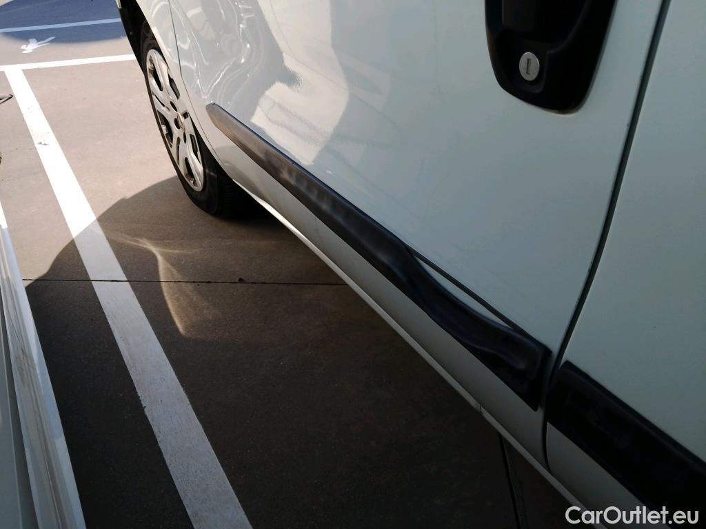  Fiat  Doblo FIAT Doblò Cargo/2015/4P/furgón derivado de turismo Cargo SX 1.6 Mjet 66kW (90CV) (AC) #13