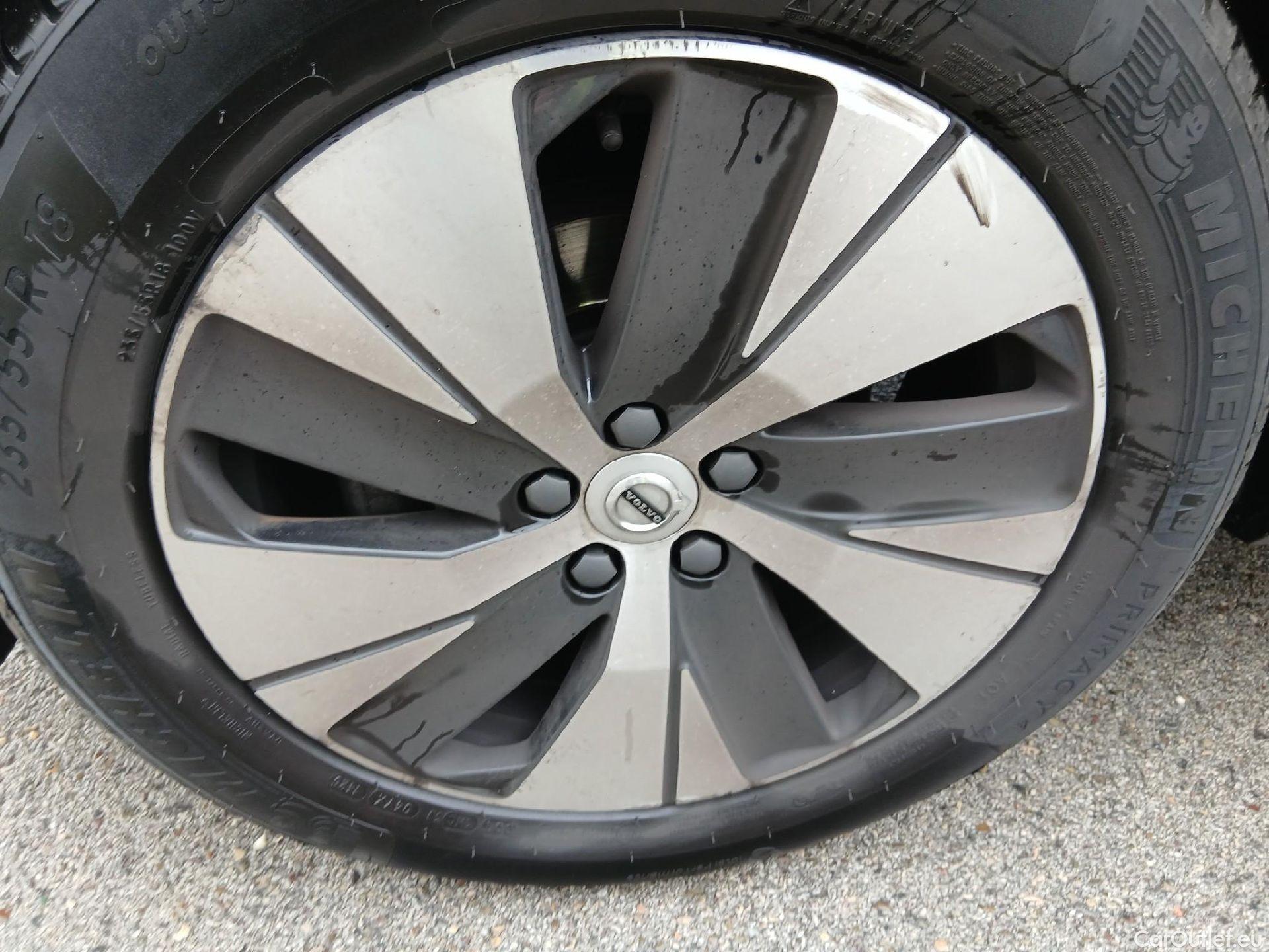  Volvo  XC 40 VOLVO XC40 / 2017 / 5P / todoterreno 1.5 T2 Momentum Pro #8