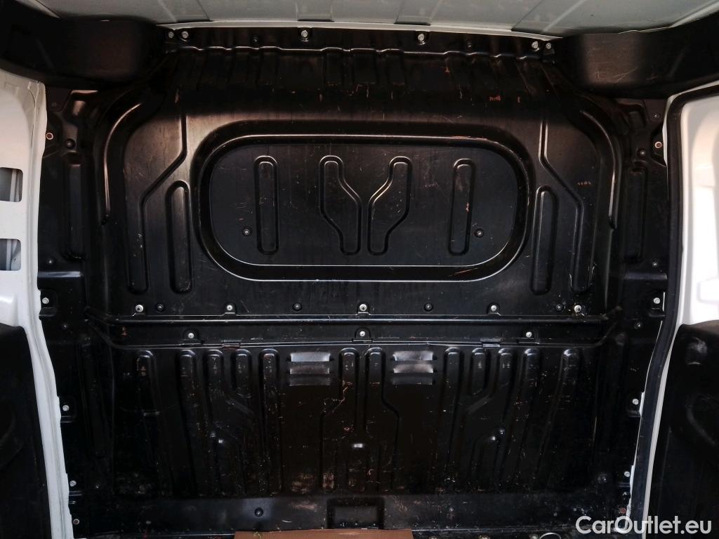  Fiat  Doblo FIAT Doblò Cargo/2015/4P/furgón derivado de turismo Cargo SX 1.6 Mjet 66kW (90CV) (AC) #23