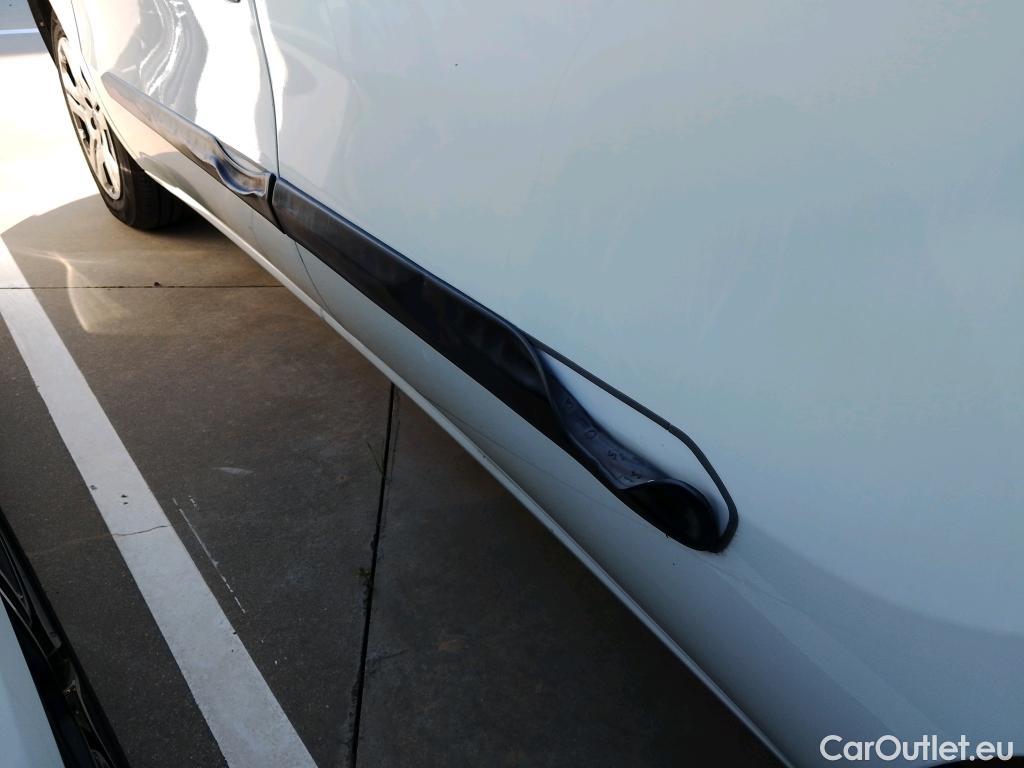  Fiat  Doblo FIAT Doblò Cargo/2015/4P/furgón derivado de turismo Cargo SX 1.6 Mjet 66kW (90CV) (AC) #24