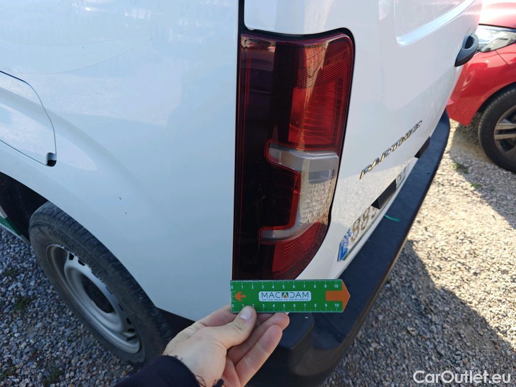  Peugeot  Partner PEUGEOT  / 2018 / 3P / furgón derivado de turismo Pro Standard 600kg BlueHDi 73kW (AC) #71