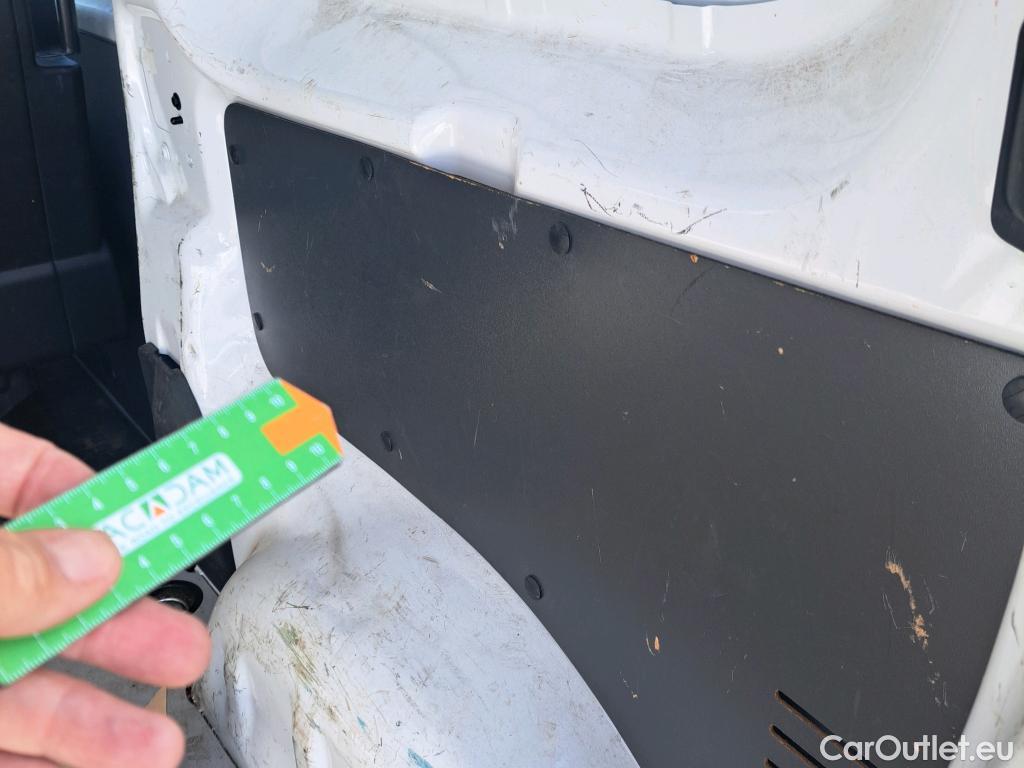  Opel  Vivaro OPEL  / 2019 / 4P / furgón 1.5 D 88kW (120CV) M Std Express M.P. DC #26