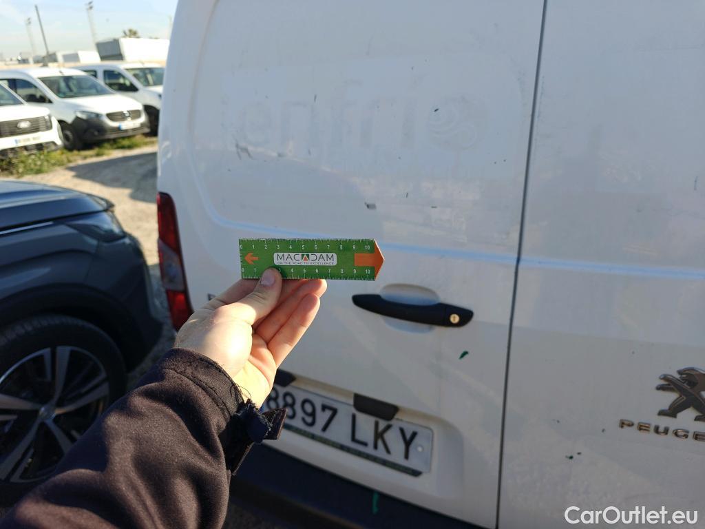  Peugeot  Partner PEUGEOT  / 2018 / 3P / furgón derivado de turismo Pro Standard 600kg BlueHDi 73kW (AC) #26