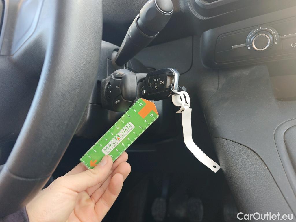  Peugeot  Partner PEUGEOT  / 2018 / 3P / furgón derivado de turismo Pro Standard 600kg BlueHDi 73kW (AC) #2